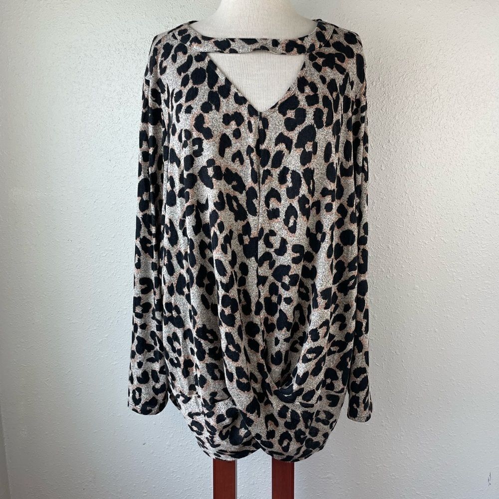Maurices 24/7 Leopard Print Top Size 3 EUC